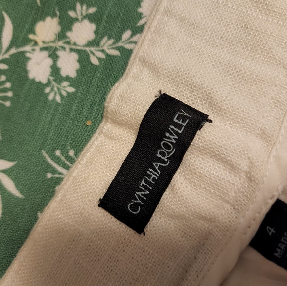 Cynthia Rowley size 4 dress shorts with scalloped him and scalloped pockets - Picture 2 of 4